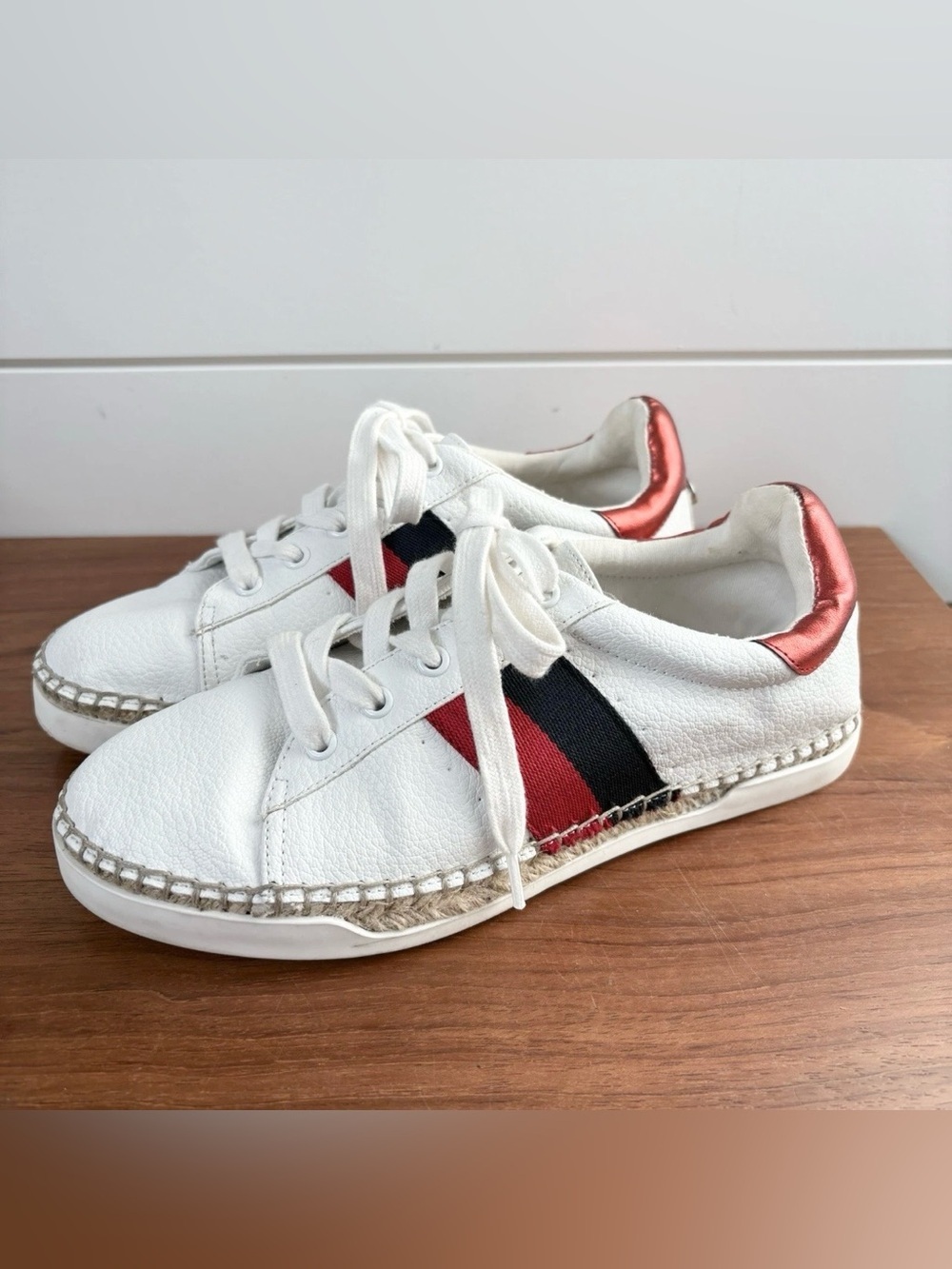 Steve Madden Women's Lex Espadrille White Sneakers Shoes Red Stripes 6 M Classic - Picture 1 of 9